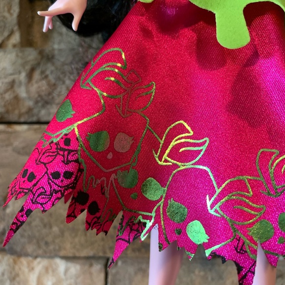 Monster High Draculaura Snow Bite Doll - Target Exclusive 2012 - Picture 6 of 14